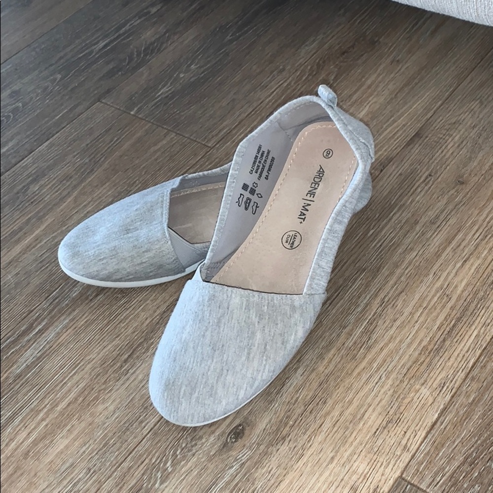 women’s slip on flats
